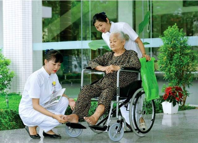 Những hình ảnh thân thiện, trách nhiệm của điều dưỡng Huế - 6 Những hình ảnh thân thiện, trách nhiệm của điều dưỡng Huế - 6