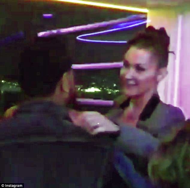 Bella Hadid hôn say đắm tình cũ The Weeknd - 6
Tuy nhiên những hình ảnh mới nhất này cho thấy đôi tình nhân đẹp đã thực sự tái hợp