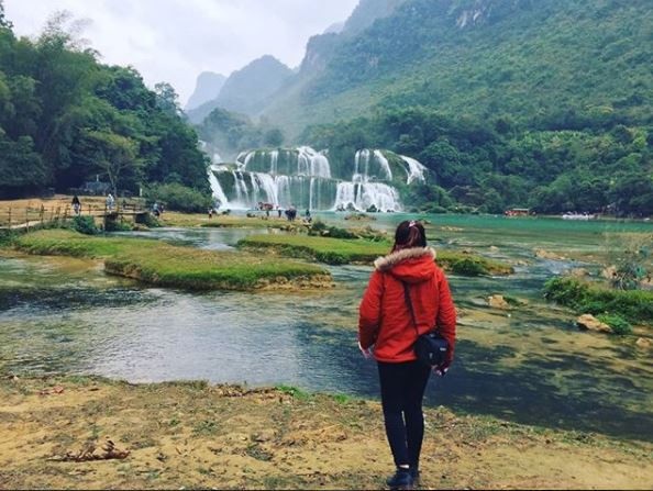 Chiêm ngưỡng vẻ đẹp "nghẹt thở" của thác nước đẹp nhất Việt Nam - 6 Nếu đi xe khách bạn có thể ra bến Mỹ Đình hoặc bến xe Lương Yên (Hà Nội) để mua vé lên Cao Bằng, giá vé ngày thường dao động trong khoảng 200.000 đồng/ lượt. Bạn chọn xe giường nằm với dịch vụ tốt để di chuyển đỡ vất vả và tiết kiệm thời gian. Ảnh: @cobe_kieuki_u18