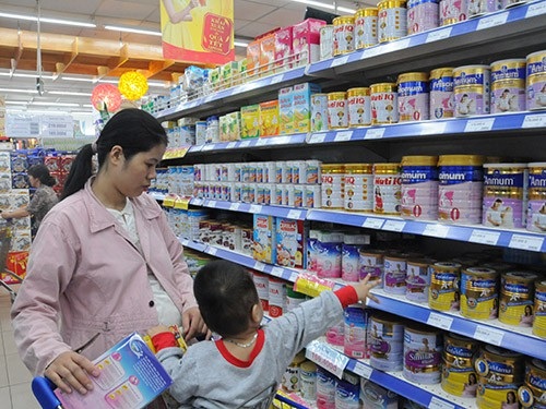 Vẫn chưa hết vướng với quy định quản lý giá sữa cho trẻ dưới 6 tuổi - 1 Vẫn chưa hết vướng với quy định quản lý giá sữa cho trẻ dưới 6 tuổi - 1