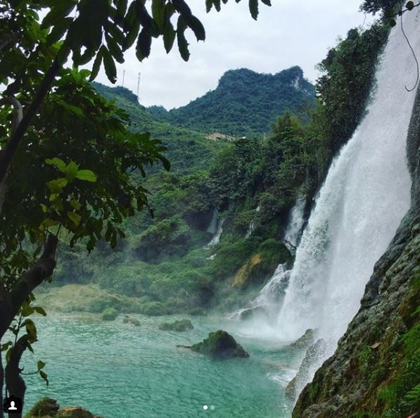 Chiêm ngưỡng vẻ đẹp "nghẹt thở" của thác nước đẹp nhất Việt Nam - 7 Hiện nay, tại thác Bản Giốc cũng đã có khá nhiều dịch vụ về nhà nghỉ, ăn uống phục vụ du khách khi đi du lịch tại đây. Trong đó, giá nhà nghỉ ngày thường khá rẻ chỉ dao động từ 200-300 nghìn đồng/đêm. Tại đây, bạn cũng có thể thưởng thức các đặc sản nổi tiếng của Cao Bằng như: miến dong, hạt dẻ, lạp xưởng, cá nướng… Ảnh: @itsnicolenelson