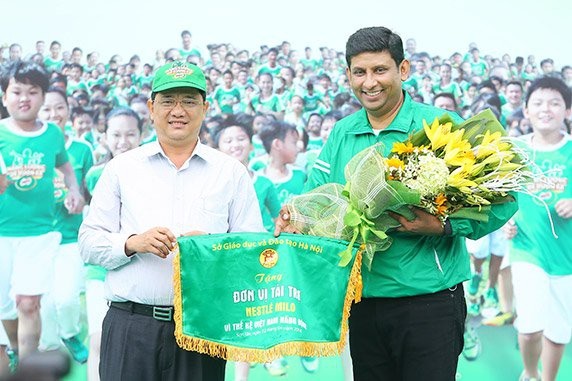 Hành trình 5 năm ngày hội đi bộ: Sự cam kết lâu dài vì thế hệ Việt Nam năng động - 2 MILO chia sẻ tầm nhìn “nuôi dưỡng một thế hệ trẻ Việt Nam năng động và khỏe mạnh” với toàn cộng đồng.