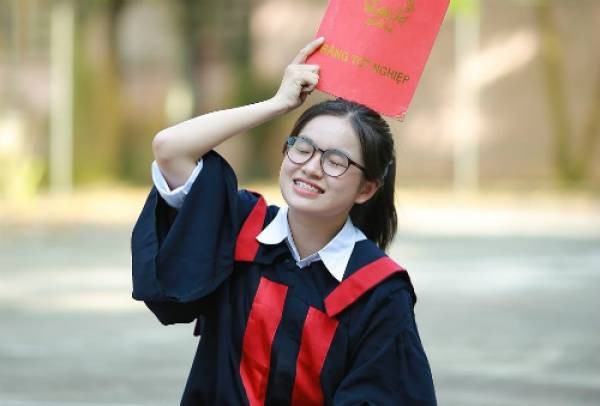 Nữ sinh chuyên Toán giành học bổng của 5 trường đại học Mỹ và Canada - 1 Nữ sinh chuyên Toán Trần Ngọc Minh (trường THPT Chuyên tỉnh Lào Cai) vừa giành học bổng 4 trường đại học của Mỹ và 1 trường đại học của Canada.