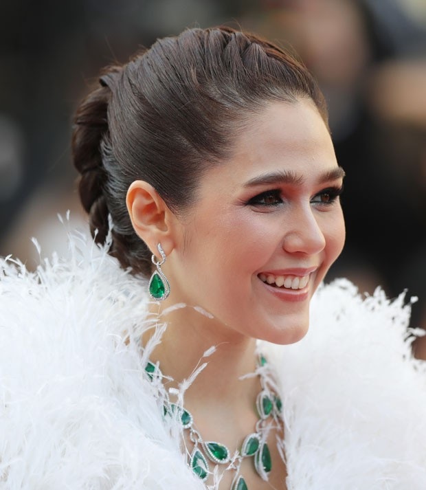 Người đẹp Thái Lan đẹp kiêu sa tại LHP Cannes - 3
Ngôi sao 37 tuổi diện bộ đồ hiệu Ashi kết hợp nữ trang Chopard