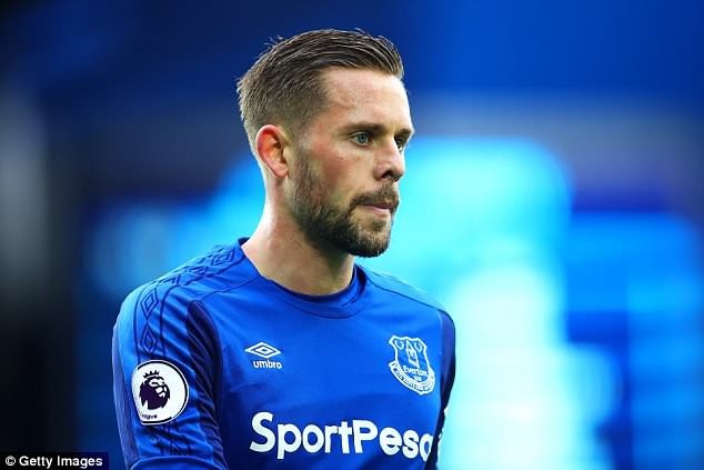 Đội tuyển đầu tiên chốt danh sách dự World Cup 2018 - 1 Gylfi Sigurdsson vẫn được triệu tập vào đội tuyển Iceland dù đang chấn thương