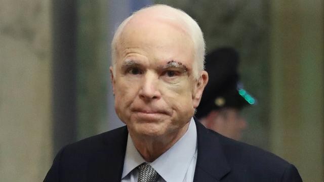 Quan chức Nhà Trắng hứng "bão" chỉ trích vì bị nghi xúc phạm ông John McCain - 1 Thượng nghị sĩ John McCain (Ảnh: Getty)