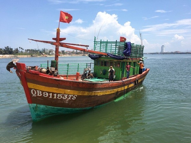 Bị lưới quấn vào chân kéo xuống biển, một ngư dân tử vong - 1 
Khi đang bủa lưới trên biển, một ngư dân đã không may bị lưới quấn vào chân, kéo xuống biển