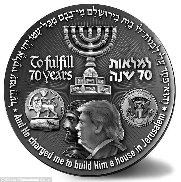 Tổ chức Israel in hình Tổng thống Trump lên tiền kỷ niệm 70 năm lập quốc - 1
Hình Tổng thống Mỹ Donald Trump trên mặt trước của đồng xu (Ảnh: Mikdash)