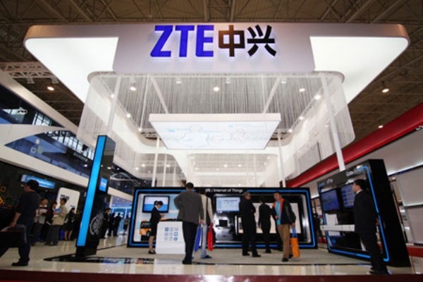 ZTE bị loại khỏi "cuộc chơi": Ai sẽ là người kế tiếp? - 1 Mỹ cấm bán linh kiện cho công ty điện thoại ZTE của Trung Quốc trong thời hạn 7 năm.