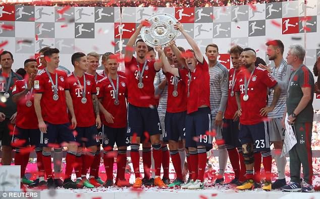 Bayern Munich chính thức giương cao Đĩa bạc Bundesliga