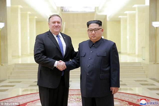 Chuyến đi bí mật của Ngoại trưởng Mỹ tới Triều Tiên qua lời kể phóng viên - 3 Ông Pompeo hội đàm 90 phút với nhà lãnh đạo Kim Jong-un hôm 9/5 (Ảnh: Reuters)