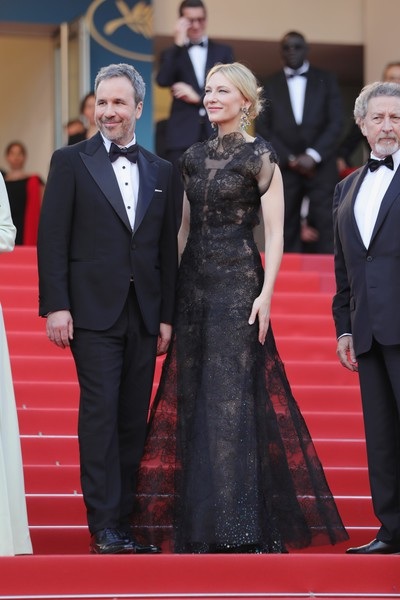Loạt váy áo ấn tượng của Cate Blanchett - 10
Cate tinh tế trong bộ váy ren của Giorgio Armani Privé