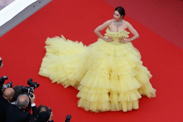 Vẻ đẹp yêu kiều của minh tinh Thái Lan - 6
Người đẹp 37 tuổi kết hôn với chồng đại gia vào năm 2015 và sau đó đã đẻ sinh đôi 2 cậu nhóc kháu khỉnh