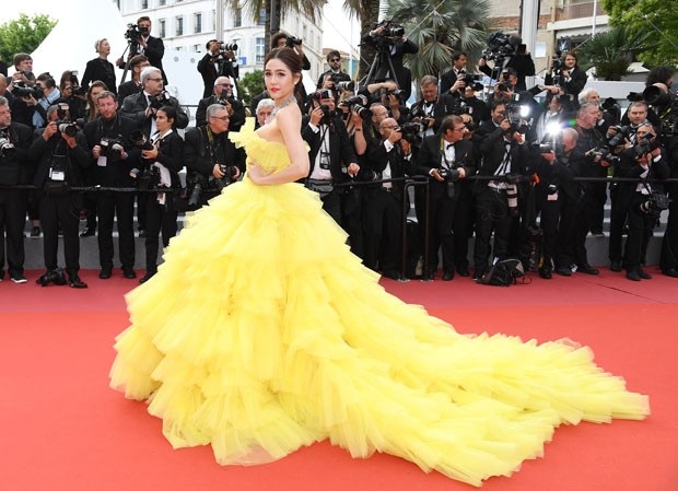 Vẻ đẹp yêu kiều của minh tinh Thái Lan - 7
Araya nổi tiếng vì từng chi hơn 3 triệu USD cho đám cưới và trong đó tiền váy cưới đã là gần 7 tỷ VNĐ