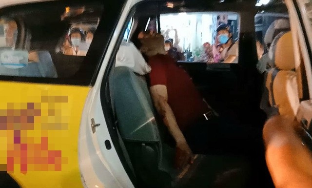 Bàng hoàng sau vụ nhóm trộm đâm chết 2 hiệp sĩ - 1
Một trong số nạn nhân được đưa đi bệnh viện cấp cứu