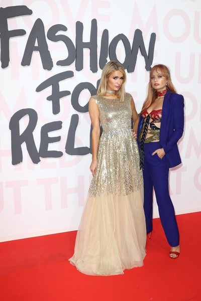 
Bạn trai của Paris là một diễn viên, anh từng tham gia bộ phim Leftovers. Anh ngỏ lời cầu hôn Paris vào cuối năm ngoái khi hai người đi nghỉ mừng năm mới cùng nhau.
