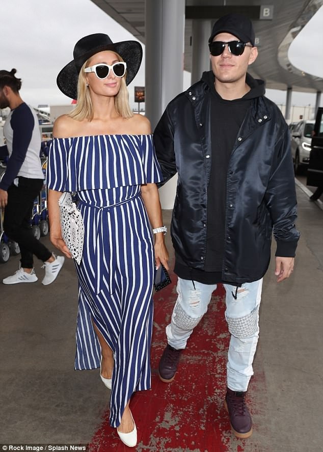 
Paris và người tình trẻ có mặt tại Pháp từ đầu tuần năm ngoái nhưng Zylka không đi cùng cô trong sự kiện tối 13/5.
