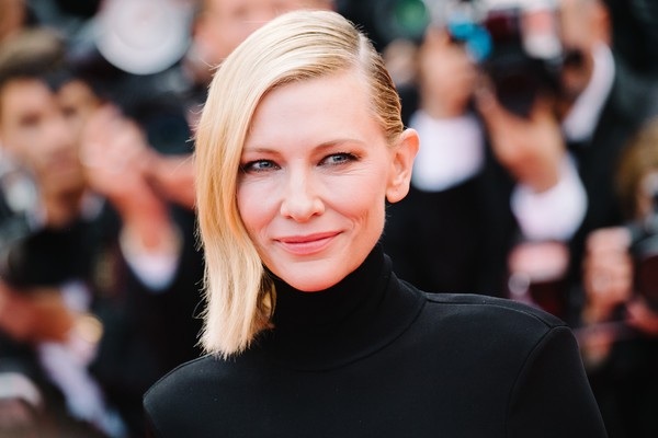 Cate Blanchett đẹp nổi bật với váy 7 sắc cầu vồng - 10 Cate Blanchett đẹp nổi bật với váy 7 sắc cầu vồng - 10