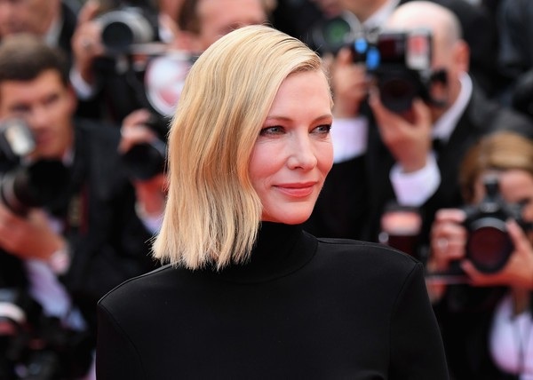 Cate Blanchett đẹp nổi bật với váy 7 sắc cầu vồng - 14 Cate Blanchett đẹp nổi bật với váy 7 sắc cầu vồng - 14