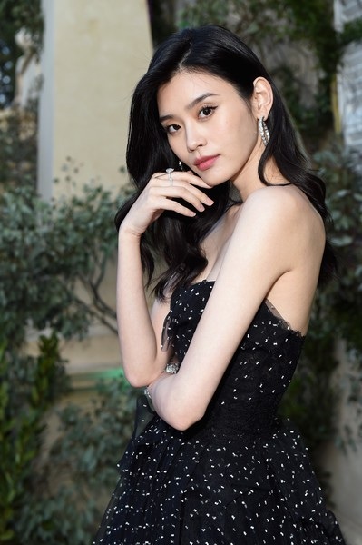 Siêu mẫu từng ngã sấp mặt trong show Victoria's Secret tỏa sáng tại Cannes - 19 Siêu mẫu từng ngã sấp mặt trong show Victoria's Secret tỏa sáng tại Cannes - 19