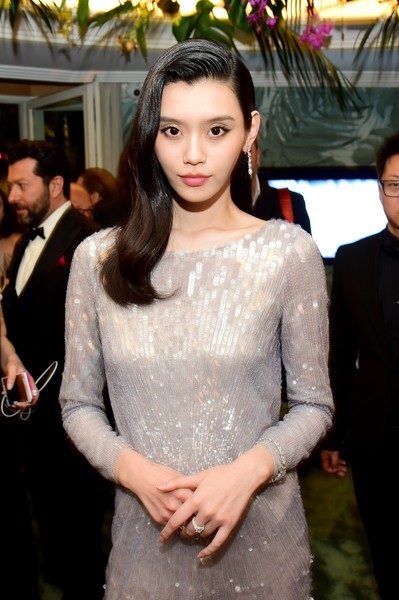 Siêu mẫu từng ngã sấp mặt trong show Victoria's Secret tỏa sáng tại Cannes - 16
Siêu mẫu người Trung Quốc từng tham gia trình diễn cho Victorias Secret vào năm 2013, 2014, 2015, 2016, 2017.