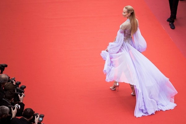 Natasha Poly khoe chân dài miên man - 13