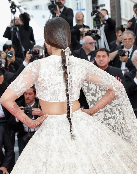 Sonam Kapoor diện trang phục truyền thống trên thảm đỏ Cannes - 9 Sonam Kapoor diện trang phục truyền thống trên thảm đỏ Cannes - 9