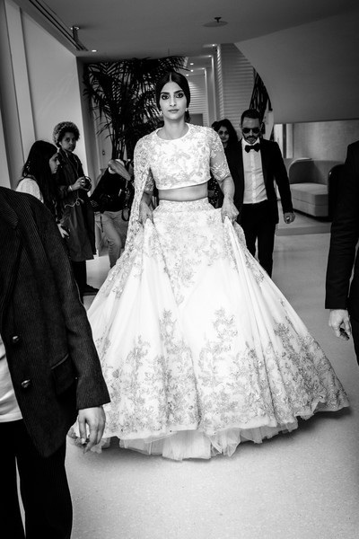 Sonam Kapoor diện trang phục truyền thống trên thảm đỏ Cannes - 10 Sonam Kapoor diện trang phục truyền thống trên thảm đỏ Cannes - 10
