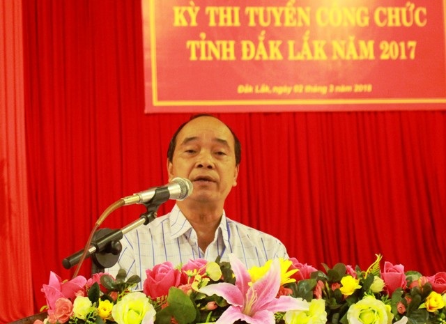 Lùm xùm thi công chức ở Đắk Lắk: Lỗi tại giám thị? - 1
Ông Y Miêng Klơng – Giám đốc Sở Nội vụ Đắk Lắk, Phó Chủ tịch Hội đồng thi tuyển công chức tỉnh Đắk Lắk năm 2017 (ảnh cổng thông tin điện tử Đắk Lắk)