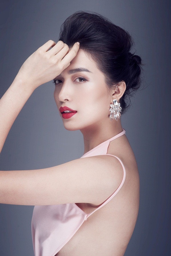 Nam Em, Hà Thu chúc Diệu Linh trước đêm Chung kết Nữ hoàng Du lịch Quốc tế - 11 Á hậu hoàn vũ Lệ Hằng cũng hào hứng đưa ra dự đoán của mình. Theo đó, Lệ Hằng cũng cho rằng, Nguyễn Diệu Linh rất có thể sẽ có tên trong Top những thí sinh xuất sắc nhất.