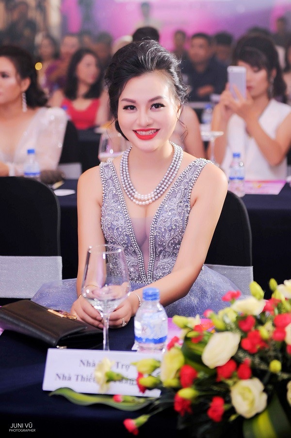 Nữ Hoàng Trần Huyền Nhung chạy show từ sự kiện ra sân bay để đi Nhật - 3