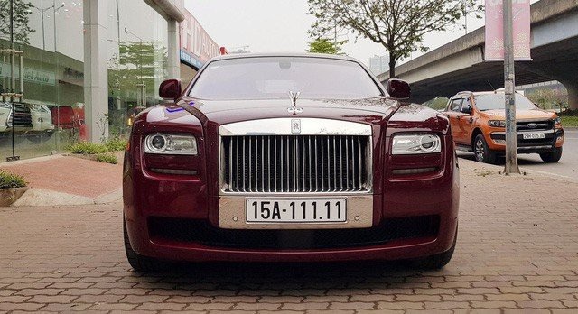 Đại gia Huế chơi Rolls-Royce Ghost biển ngũ quý 1 hơn 11 tỷ đồng - 5
Chiếc xe thời điểm còn được rao bán tại Hà Nội và mang biển 15 ngũ quý 1.