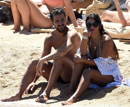 Cesc Fabregas bất ngờ làm đám cưới với “máy bay bà già” hơn 12 tuổi - 3 Fabregas đã có nhiều năm gắn bó với tình già