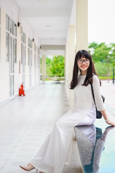Ba bạn trẻ đất Cảng nhận hàng loạt học bổng tiền tỷ từ ĐH Mỹ năm 2018 - 1 Nguyễn Đỗ Phương Uyên - Học sinh lớp 12 chuyên Anh, trường THPT Chuyên Trần Phú, Hải Phòng vừa xuất sắc nhận 9 học bổng Mỹ.