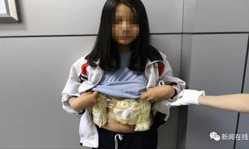 Bé gái 13 tuổi người Việt bị Trung Quốc bắt giữ - 1 Bé gái 13 tuổi người Việt bị cơ quan chức năng Trung Quốc chặn giữ do nghi vận chuyển trang sức từ ngà voi (ảnh: Sina)