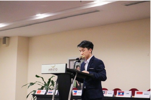 Nam sinh lớp 10 nhận học bổng “Học giả trẻ toàn cầu” của ĐH Yale - 1 Em Vũ Lê Thành, học sinh chuyên Anh trường THPT Chuyên tỉnh Lào Cai được nhận học bổng chương trình “Học giả trẻ toàn cầu” của trường Đại học Yale (Mỹ).
