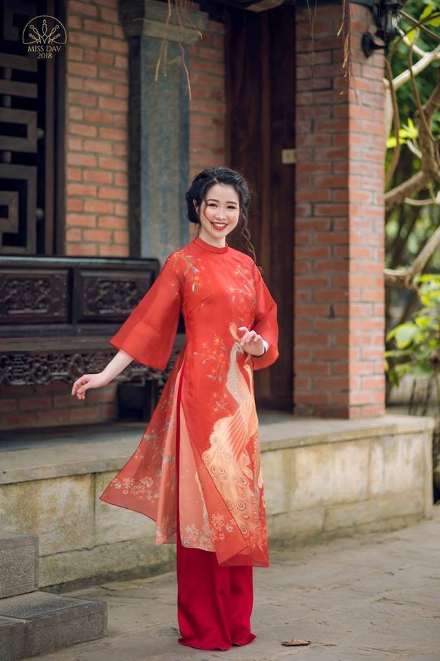 Nữ hoa khôi đa tài và duyên dáng của Học viện Ngoại giao - 3 Thùy Dương chia sẻ: Mình có khá nhiều dự định tương lại cho công việc, học tập cũng như trải nghiệm cuộc sống. Vì thế ước mơ lớn nhất giờ đây có lẽ là đủ sức khỏe và sự kiên trì để bám trụ với những mục tiêu mình đã đề ra cũng như khả năng cân bằng giữa công việc cá nhân và thời gian cho những người thân xung quanh mình.