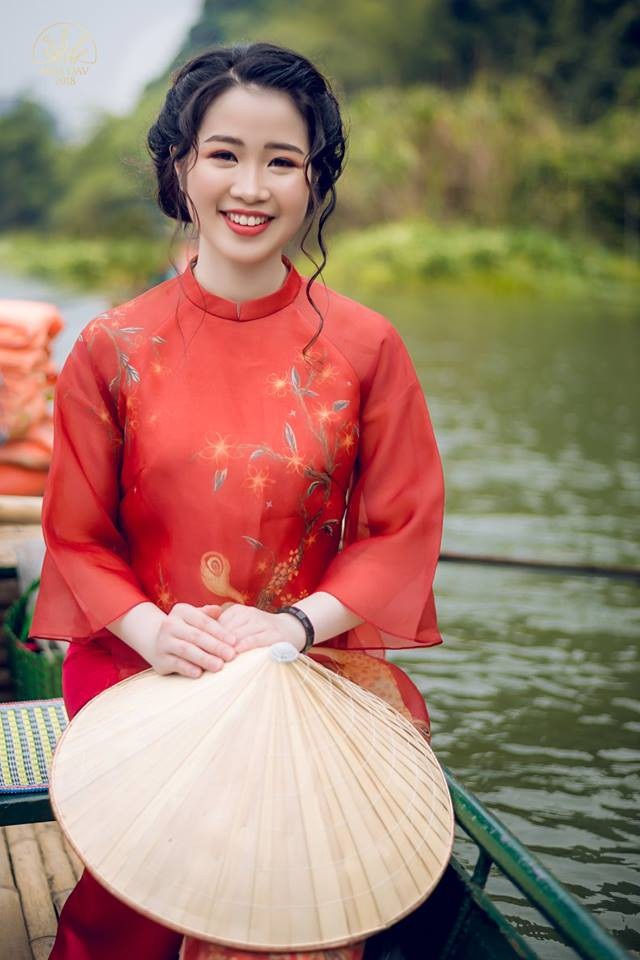 Nữ hoa khôi đa tài và duyên dáng của Học viện Ngoại giao - 5 Không chỉ xinh đẹp, Thùy Dương còn có nhiều thành tích trong học tập và hoạt động ngoại khóa như: Nhận học bổng cho thành tích học tập và hoạt động ngoại khóa tốt trong suốt 3 năm đại học; Được nhận làm trợ giảng tại khoa Truyền thông Quốc tế và Văn hóa Đối ngoại; Giải Nhất (Đồng đội) cuộc thi Blog Marathon do Đại sứ quán Mỹ tổ chức...