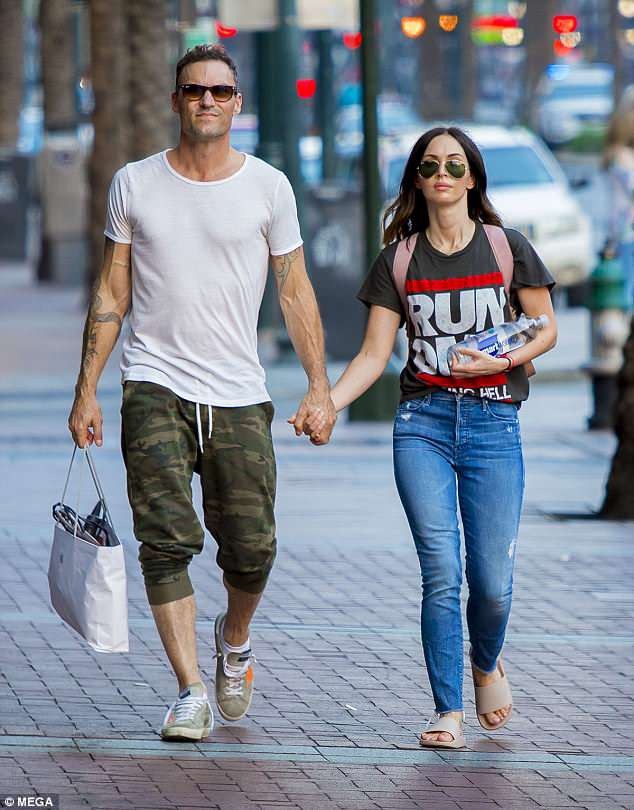 Mừng sinh nhật tuổi 32, Megan Fox hò hẹn lãng mạn với chồng - 3
Cặp đôi từng suýt ly dị vào năm 2015 nhưng lại nhanh chóng hàn gắn và có thêm cậu con trai thứ ba.