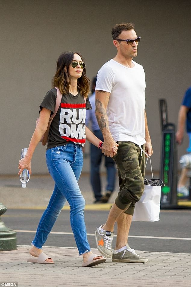 Mừng sinh nhật tuổi 32, Megan Fox hò hẹn lãng mạn với chồng - 1
Megan Fox hò hẹn với ông xã Brian Austin Green nhân dịp sinh nhật lần thứ 32.