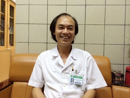 Chữa dứt điểm táo bón cho trẻ – những khuyến cáo mới nhất - 1 PGS,TS Nguyễn Tiến Dũng cho rằng cha mẹ cần kiên trì trong việc làm giảm táo bón cho trẻ