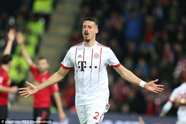 Tan mộng dự World Cup, sao Bayern Munich muốn chia tay tuyển Đức - 1
Sandro Wagner buồn bã vì bị loại khỏi tuyển Đức dự World Cup 2018