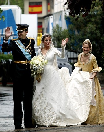 TOP 7 kiểu váy cưới dành cho các cô dâu thích sự cổ xưa