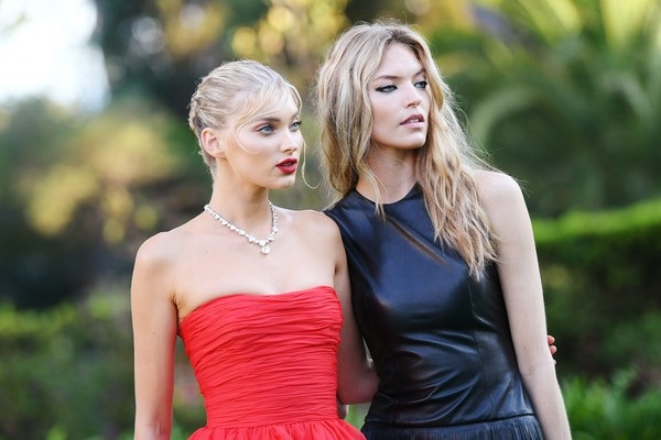 Elsa Hosk đẹp như công chúa - 5
Cùng dự sự kiện với cô còn có chân dài Martha Hunt