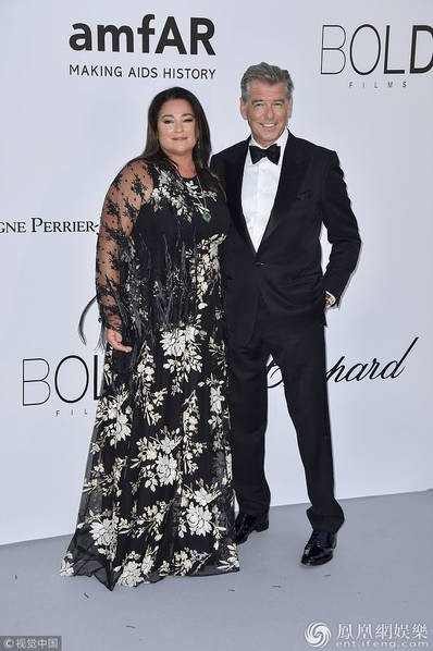 Dàn "thiên thần" nội y đọ dáng tại Cannes - 34
Vợ chồng Pierce Brosnan