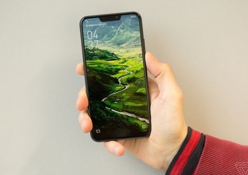 Asus đưa smartphone tầm trung Zenfone 5 về Việt Nam, giá 7,99 triệu - 1 Zenfone 5 sở hữu thiết kế không viền với màn hình “tai thỏ”