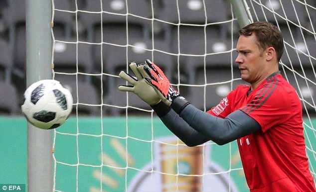 Trở lại Bayern Munich, thủ môn Neuer sẵn sàng cho World Cup 2018 - 2
Thủ thành người Đức nỗ lực tập luyện suốt nhiều ngày qua