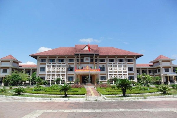 Phó Chủ tịch cùng hàng loạt cán bộ xã xin nghỉ việc vì cuộc sống khó khăn(?) - 1 Một số cán bộ ở huyện Phú Ninh xin nghỉ việc để ra ngoài làm vì lương không đủ sống?