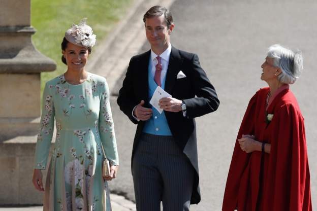 Cô dâu Meghan diện váy cưới tinh khôi tới lễ đường - 13
Pippa Middleton, em gái công nương Kate, và phu quân (Ảnh: BBC)