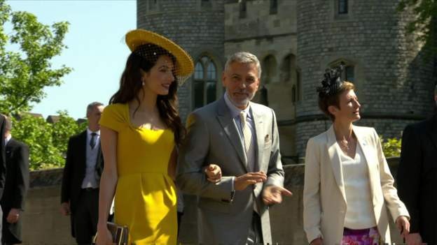 Cô dâu Meghan diện váy cưới tinh khôi tới lễ đường - 10
(Ảnh: BBC)